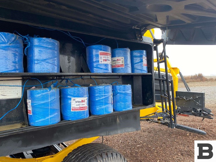 new-holland-340-image-29