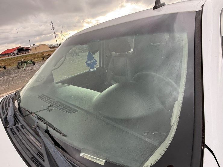 2012-chevrolet-suburban-image-21