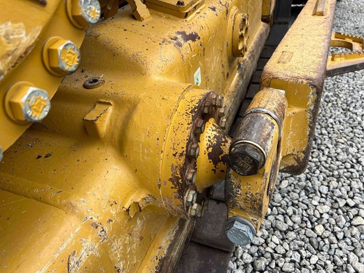 2022-caterpillar-d7-image-33