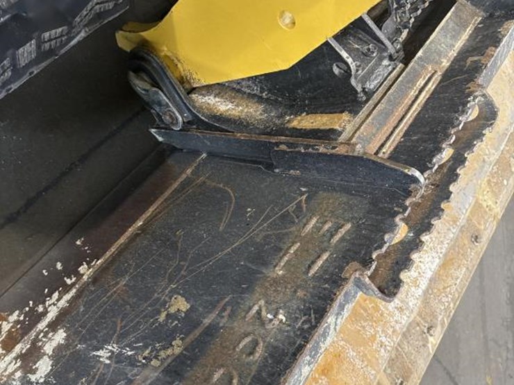 2018-caterpillar-228-image-33