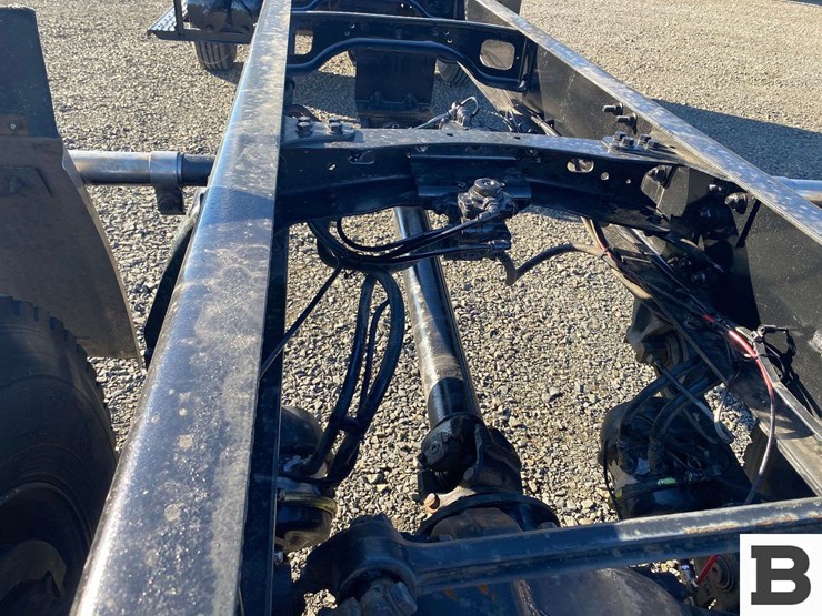 2002-freightliner-fl70-image-26