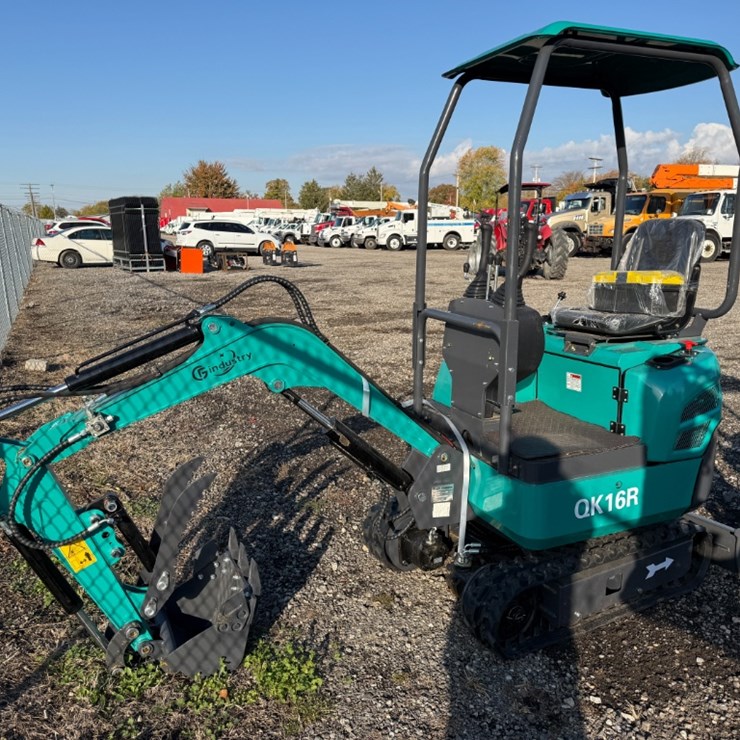 CFG QK16R Mini Excavator W/ Hydraulic Thumb