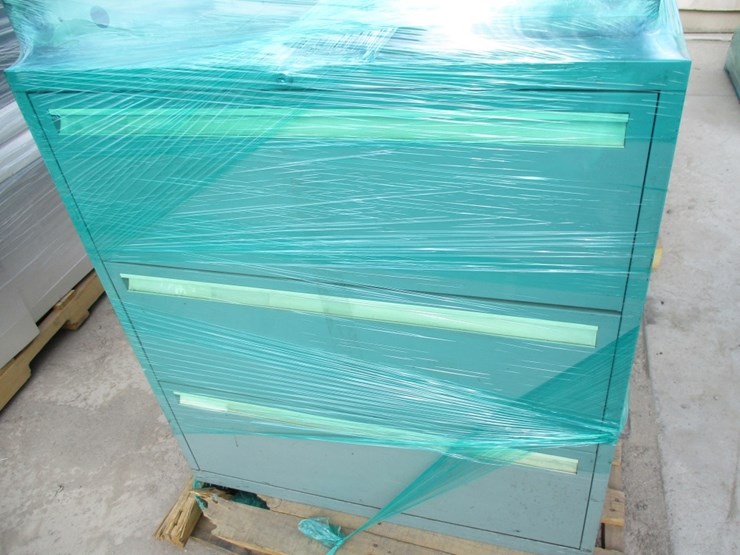 lot-of-(3)-metal-cabinets-image-3