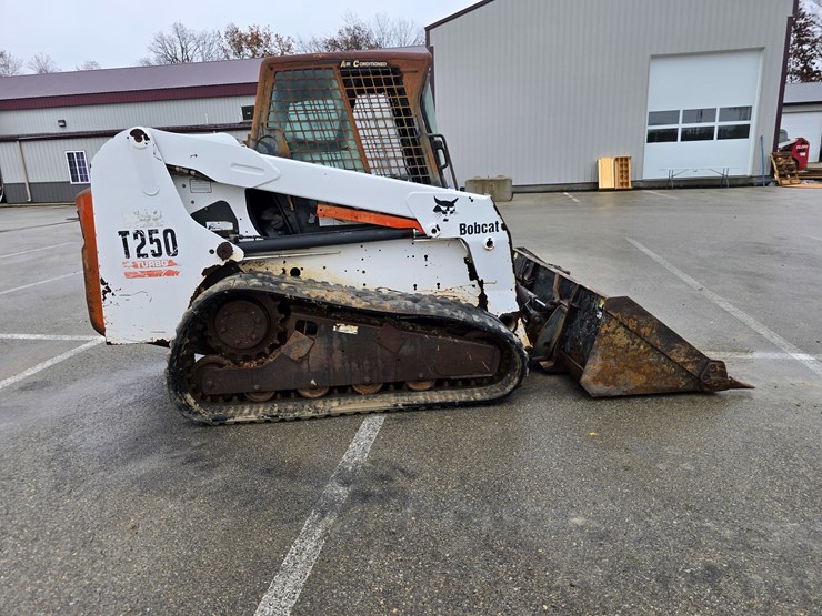bobcat-t250-image-28