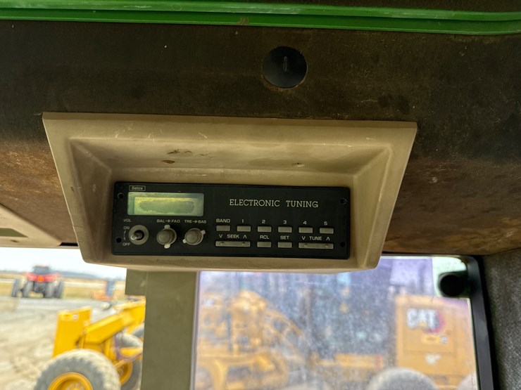 john-deere-6400-image-39