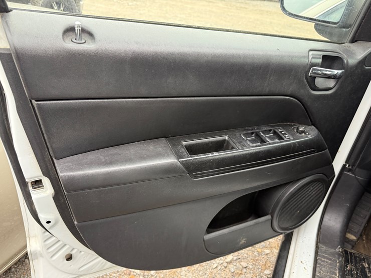 2014-jeep-compass-image-43