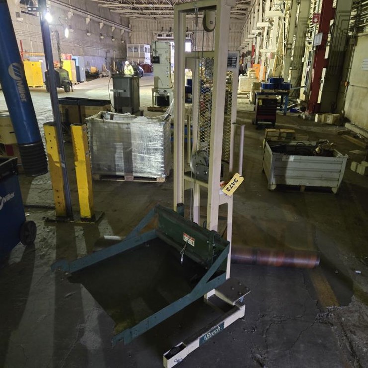 #3472 • Beech SQD3266L Manual Breaker Lift Truck