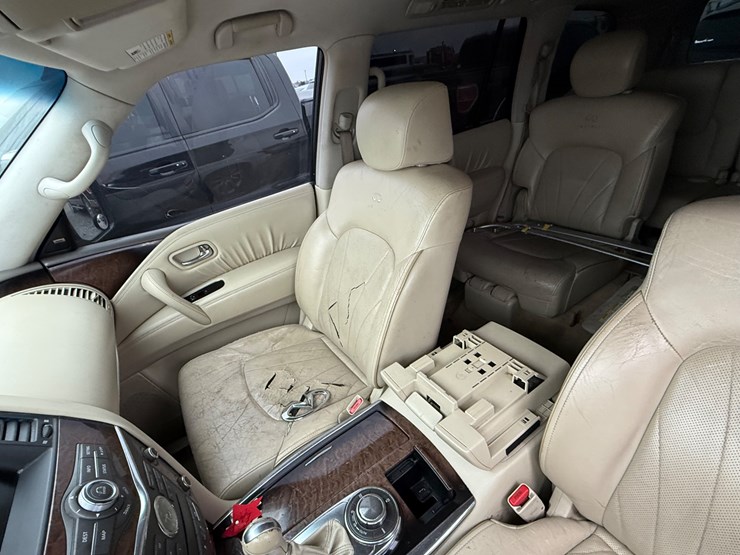 2012-infiniti-qx56-image-42