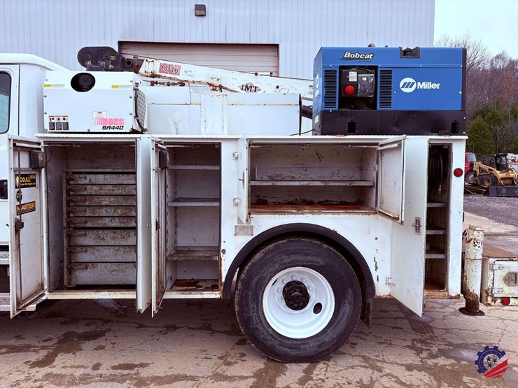 1998-freightliner-fl70-image-24