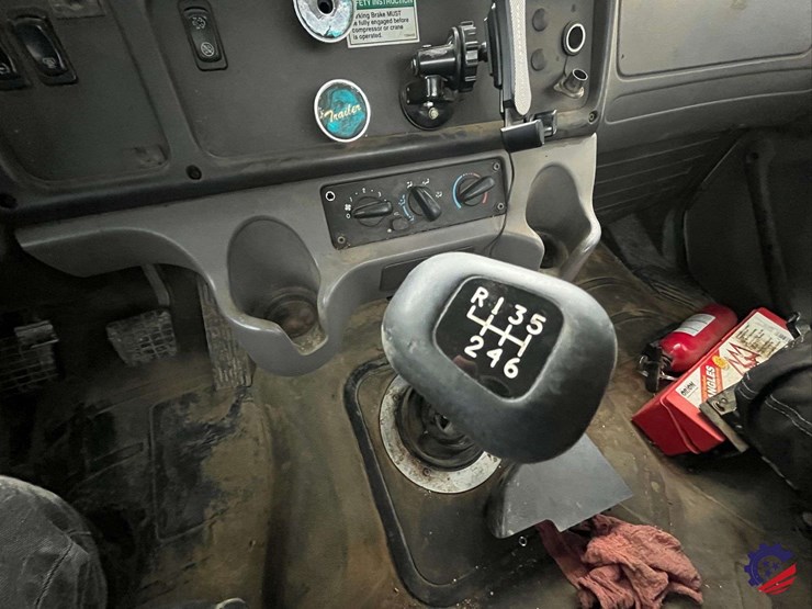 2013-freightliner-m2-s/a-cab-&-chassis-image-60