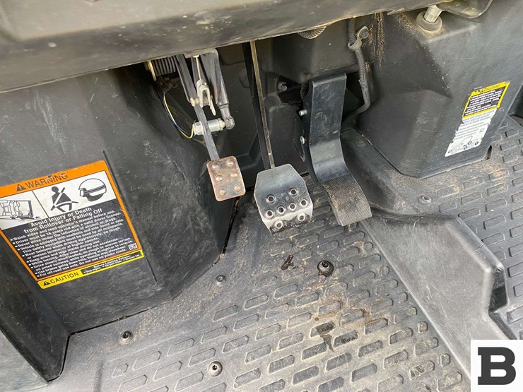 john-deere-835e-image-15