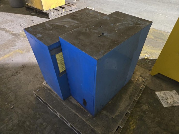 #3487-•-(2)-approx.-15"x30"x29"-filing-cabinets-image-4