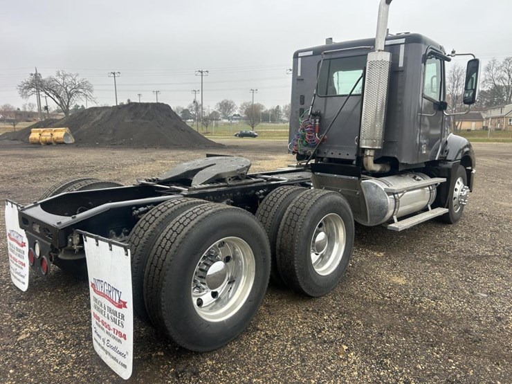 #1675-•-2016-freightliner-harrison-glider-kit-day-cab-truc-image-5