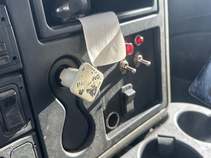 2009-international-7400-image-38