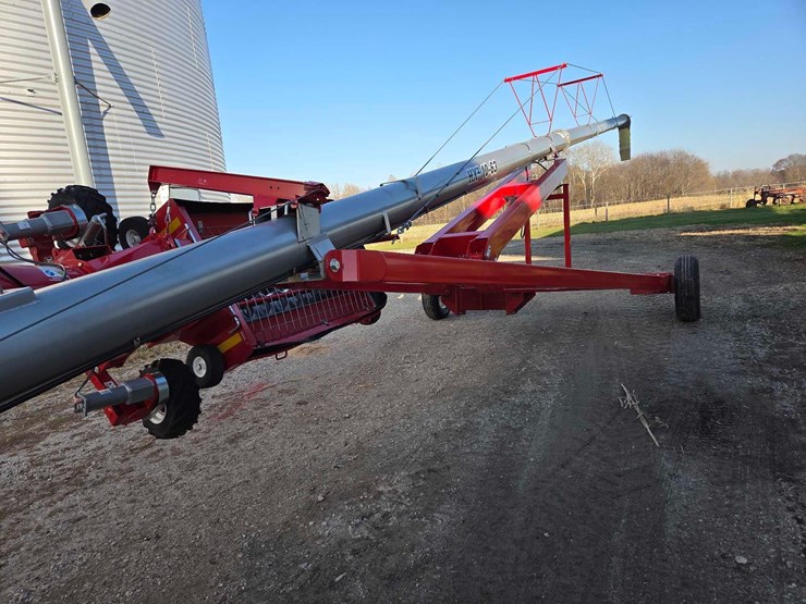 agi-mayrath-hx2-10"x63'-swing-away-auger-image-13