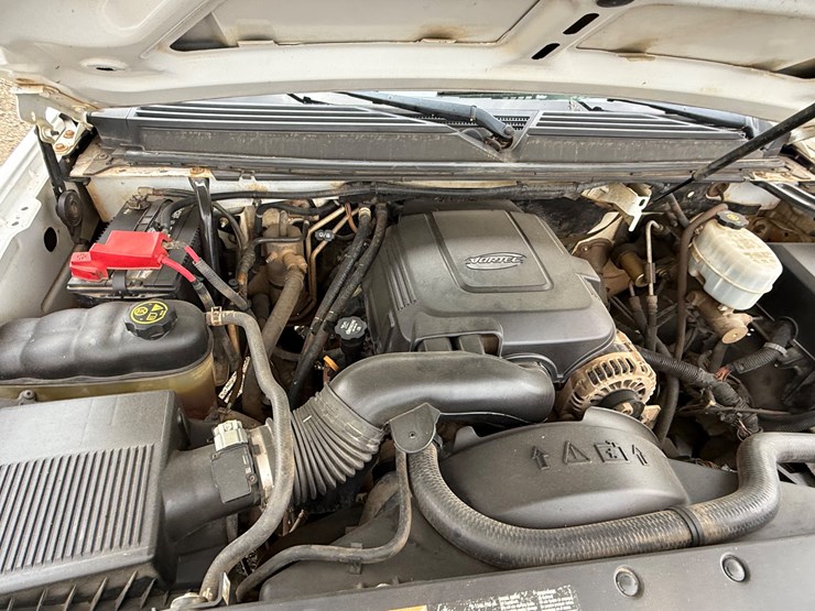 2012-chevrolet-suburban-image-41