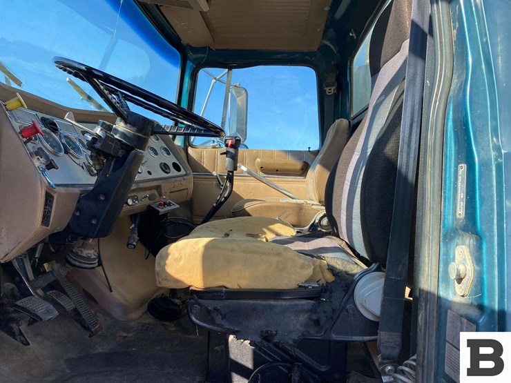 1995-ford-l9000-image-48