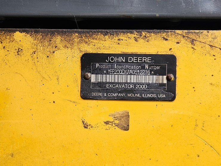deere-200d-lc-image-100