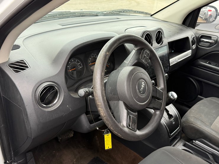 2014-jeep-compass-image-40