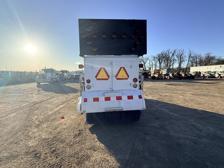 #1981-•-1990-mobil-sweeper-ahl-sweeper-truck-image-4