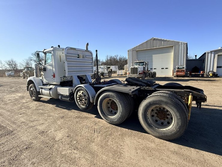 #1972-•-2008-international-eagle-day-cab-truck-tractor-image-3
