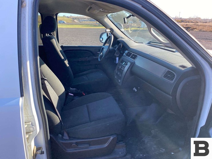 2012-chevrolet-tahoe-image-18