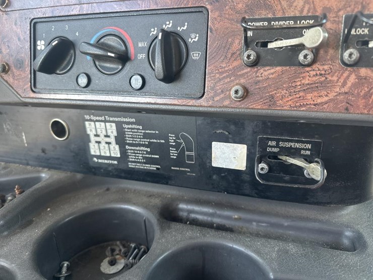 2000-international-9200i-image-32