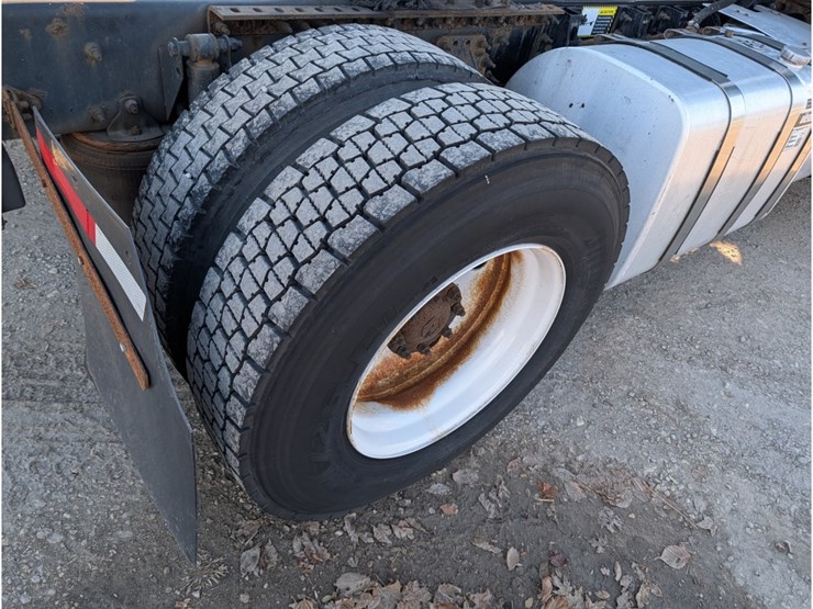 2013-mack-cxu612-day-cab-image-6