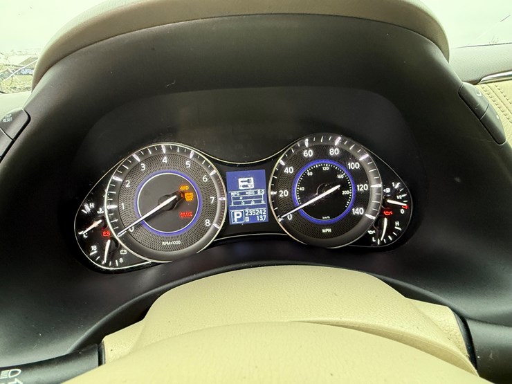 2012-infiniti-qx56-image-47