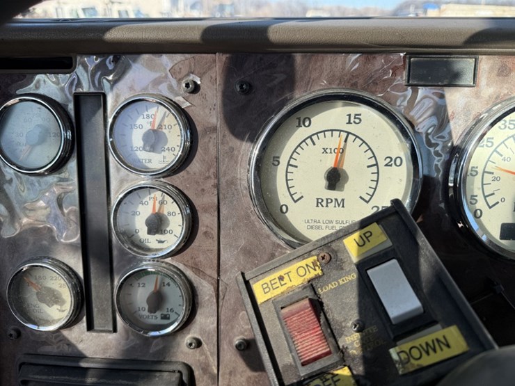 #1955-•-2008-international-eagle-day-cab-truck-tractor-image-54