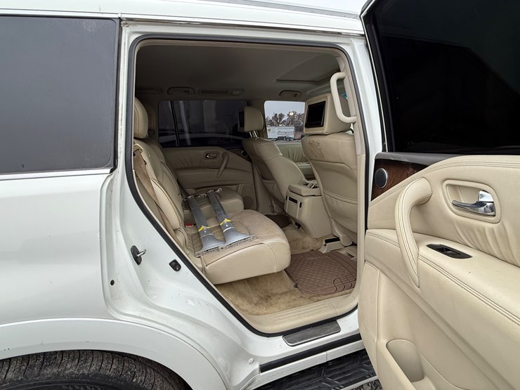 2012-infiniti-qx56-image-27