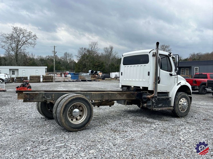 2013-freightliner-m2-s/a-cab-&-chassis-image-4