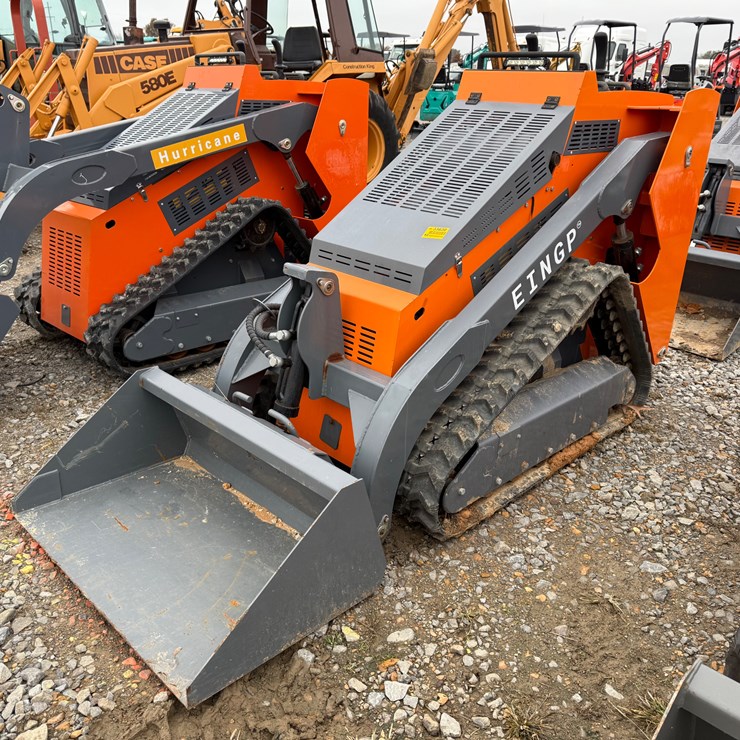 #100 • 2024 Erie Industry SCL850 Stand-On Skid Steer Loader SCL850562A1396 INV#33620