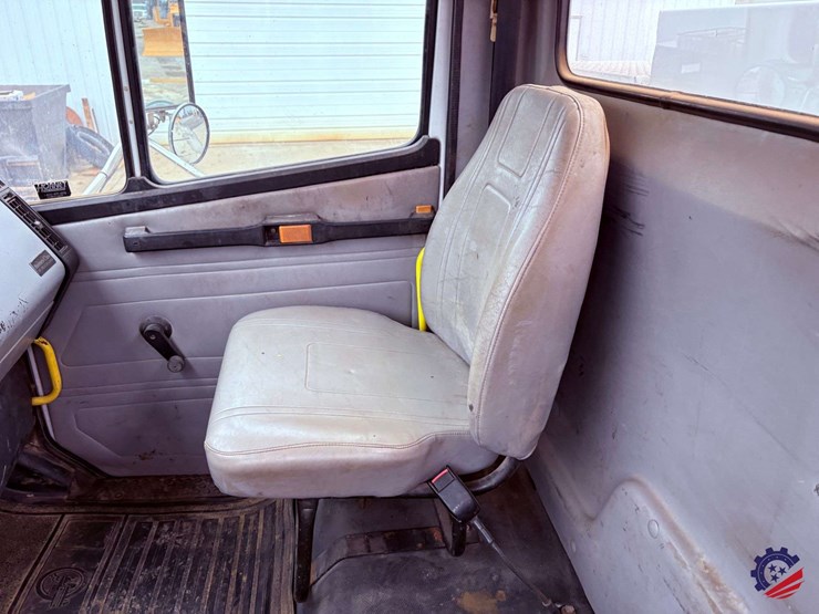 1998-freightliner-fl70-image-75