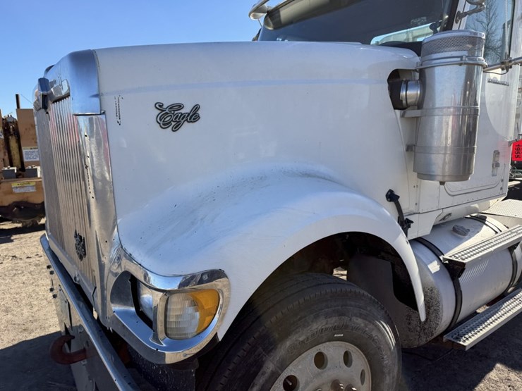 #1955-•-2008-international-eagle-day-cab-truck-tractor-image-9
