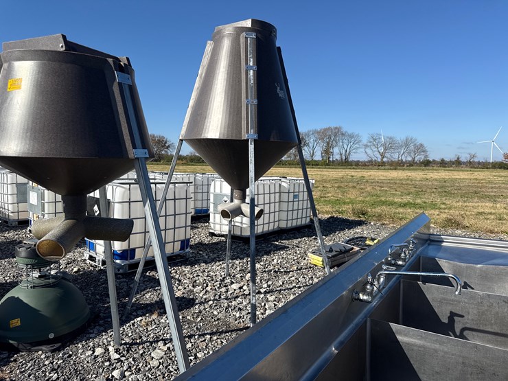 #22610-•-boss-buck-~600lb-gravity-float-feeder-image-1