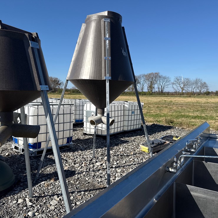 #22610 • Boss Buck ~600lb Gravity Float Feeder