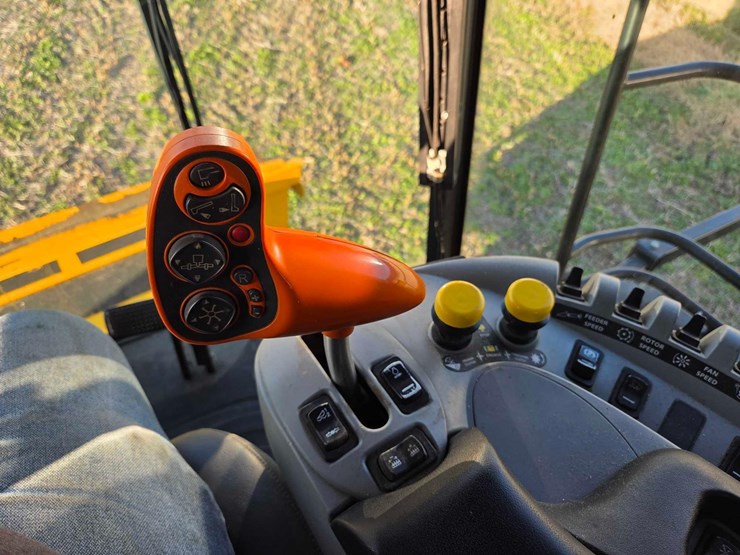 2010-new-holland-cr9065-image-53