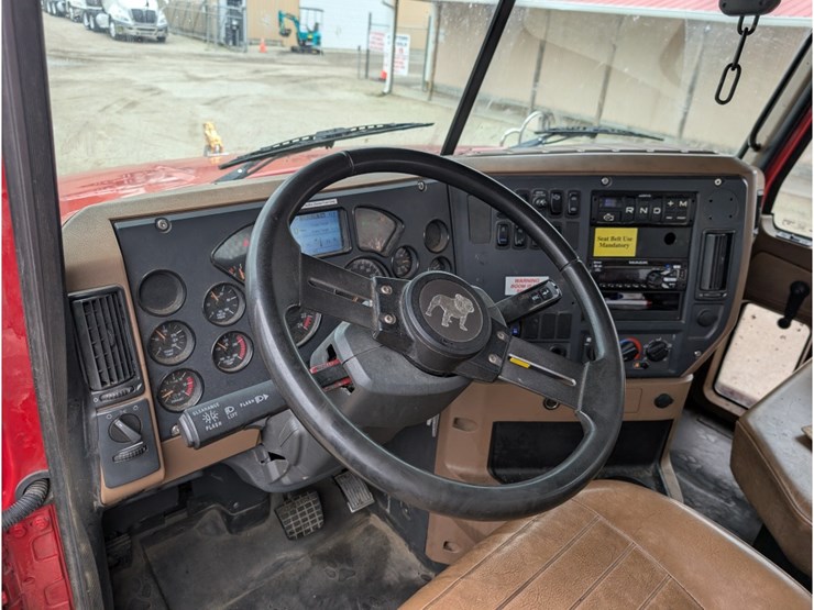 2017-mack-gu813-shingle-conveyor-image-26