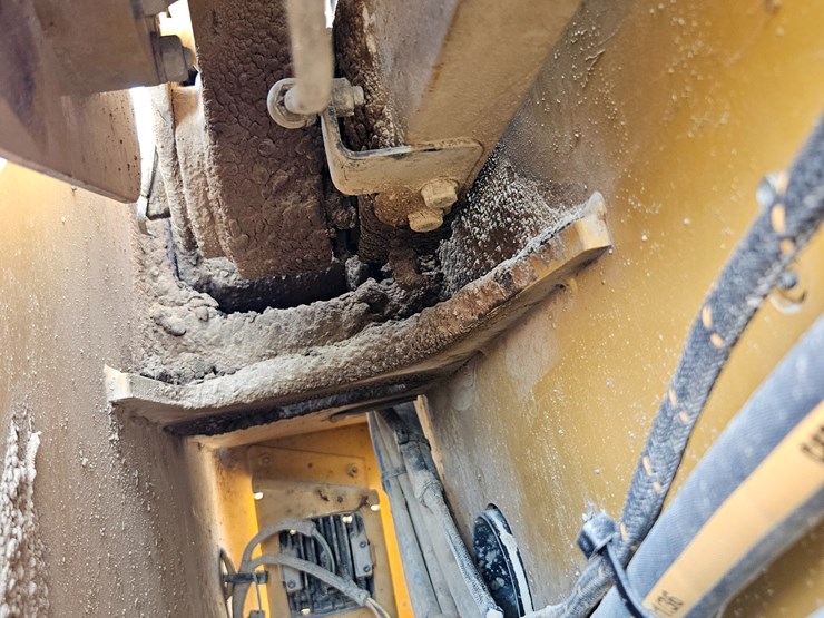 2023-caterpillar-299d3-image-89