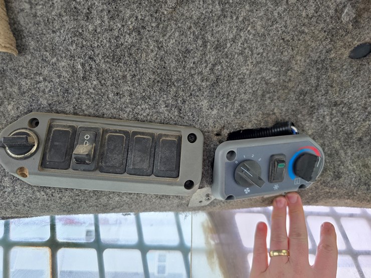 bobcat-t250-image-60