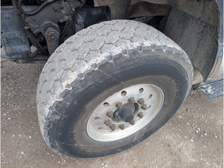 2012-international-7600-image-15