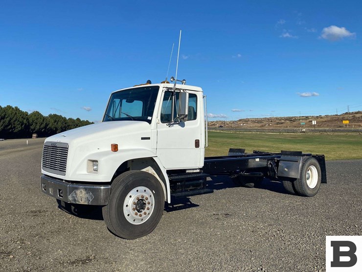 2002-freightliner-fl70-image-1