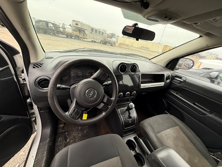 2014-jeep-compass-image-34