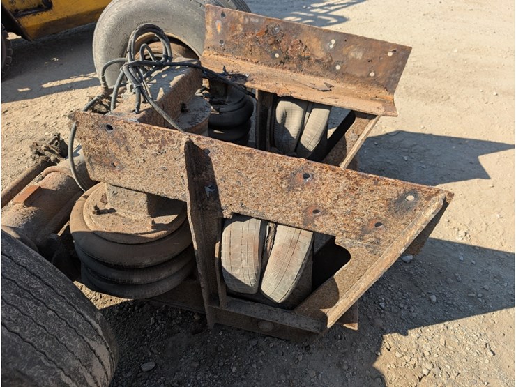 lift-axle-w/-air-ride-suspension,-aluminum-rims-image-9