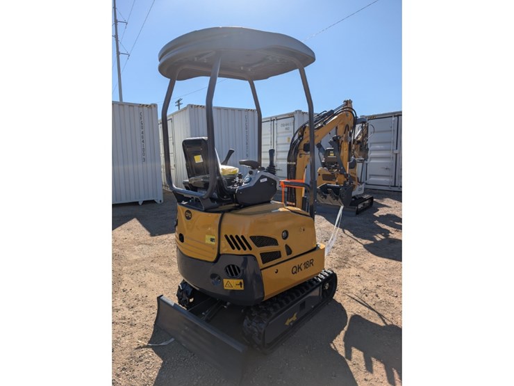 cfg-qk18r-mini-excavator-w/-hydraulic-thumb-image-4