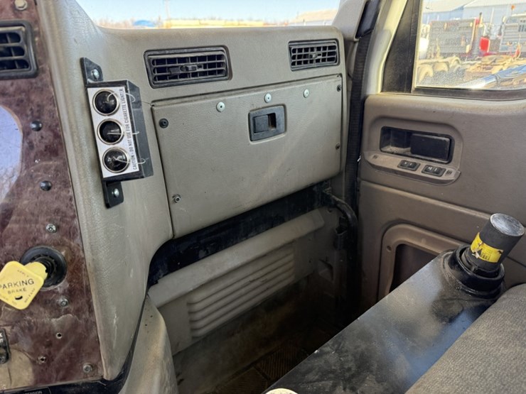 #1952-•-2008-international-eagle-day-cab-truck-tractor-image-44