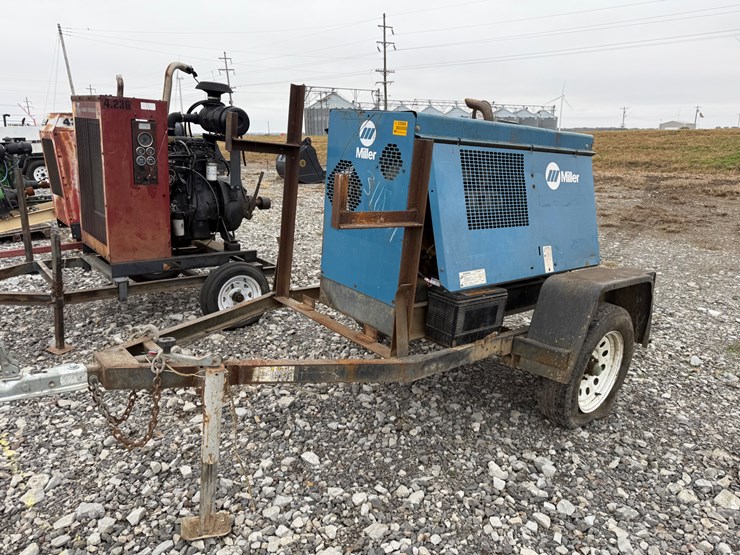 #9-•-miller-big-blue-251d-portable-welder-kh528861-inv#33560-image-1