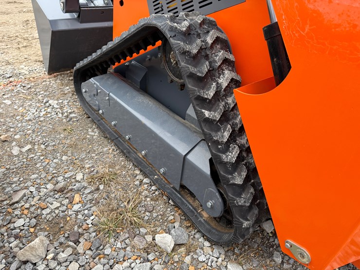 #99-•-2024-hurricane-hrc700-stand-on-skid-steer-loader-zj2024070171-inv#33623-image-11