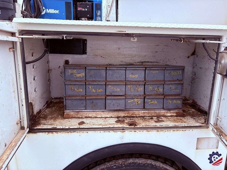 1998-freightliner-fl70-image-47